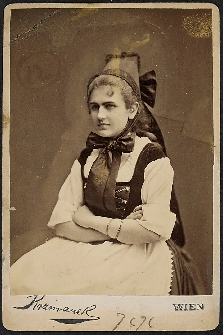Katharina Schratt, Verweis auf Stücktitel: Dorf und Stadt