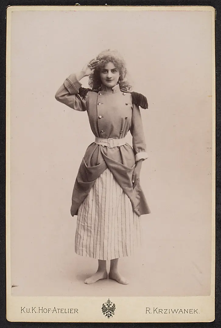 Gisela Pahlen, Verweis auf Stücktitel: Trilby