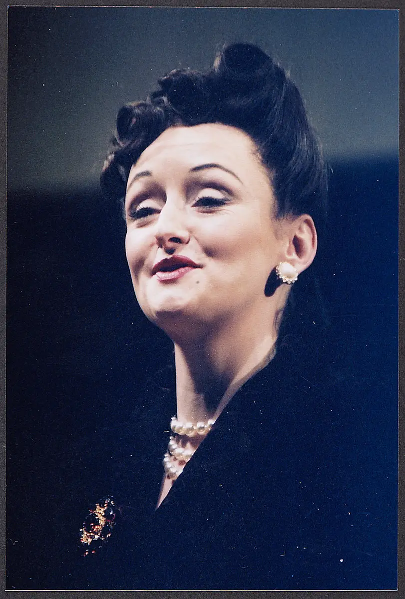 Regina Fritsch, Verweis auf Stücktitel: Damen der Gesellschaft