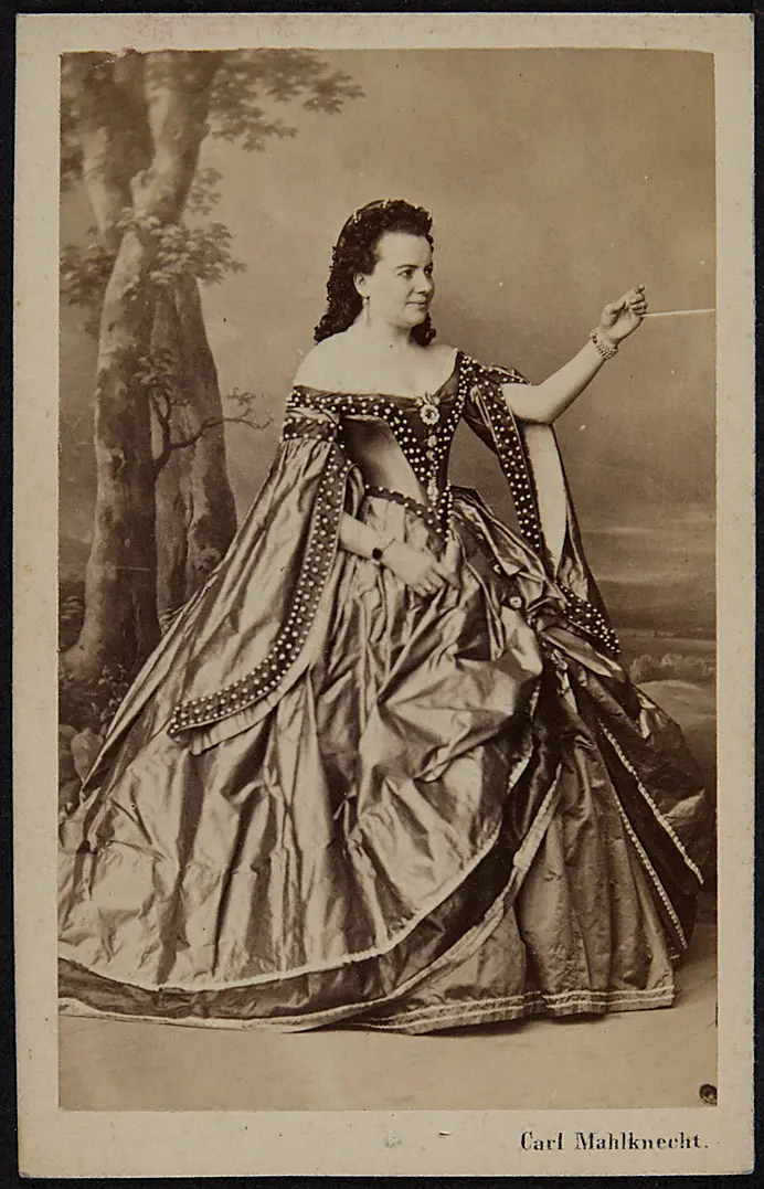 Louise Dustmann