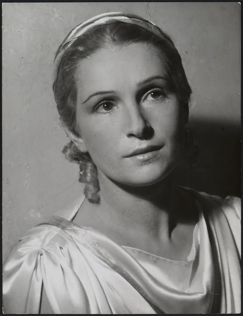 Nora Gregor