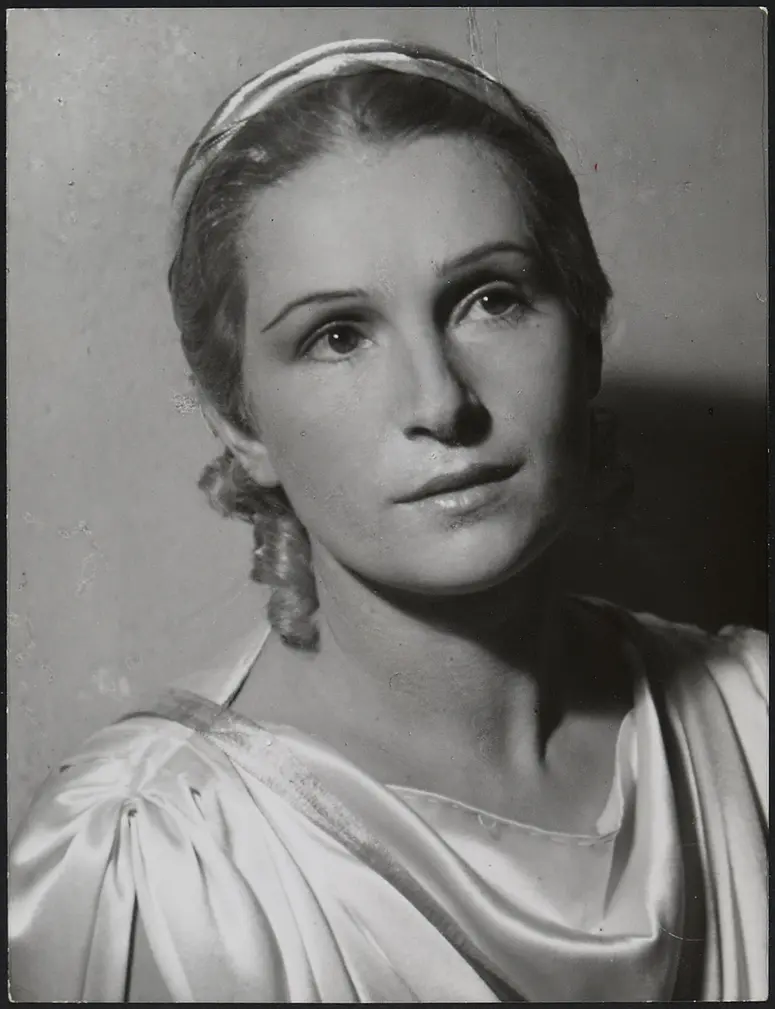 Nora Gregor
