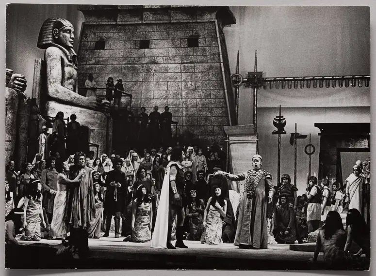 Plácido Domingo, Verweis auf Stücktitel: Aida