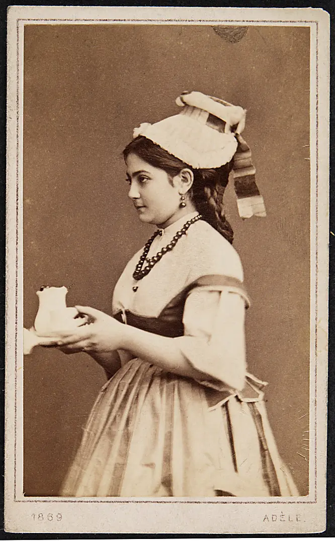 Elise Bach