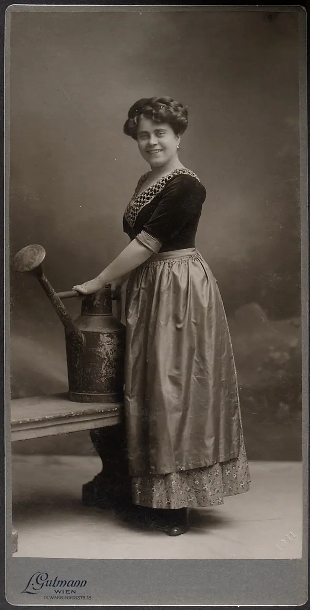 Annie Rosar