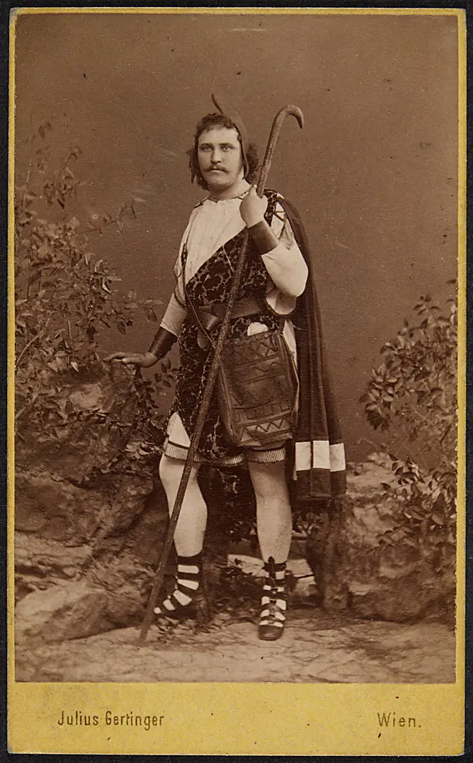 Alexander Rüdinger, Verweis auf Stücktitel: Die schöne Helena