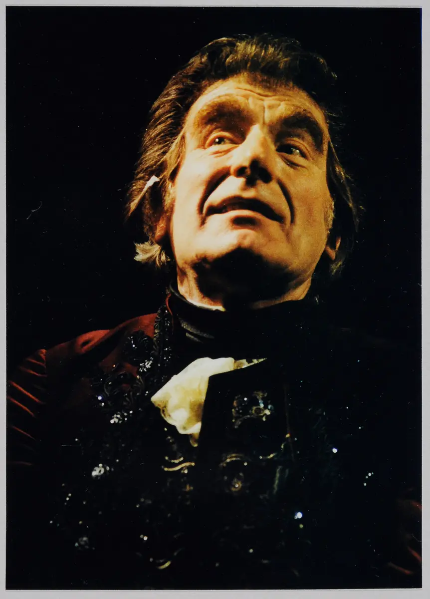 Romuald Pekny, Verweis auf Stücktitel: Amadeus