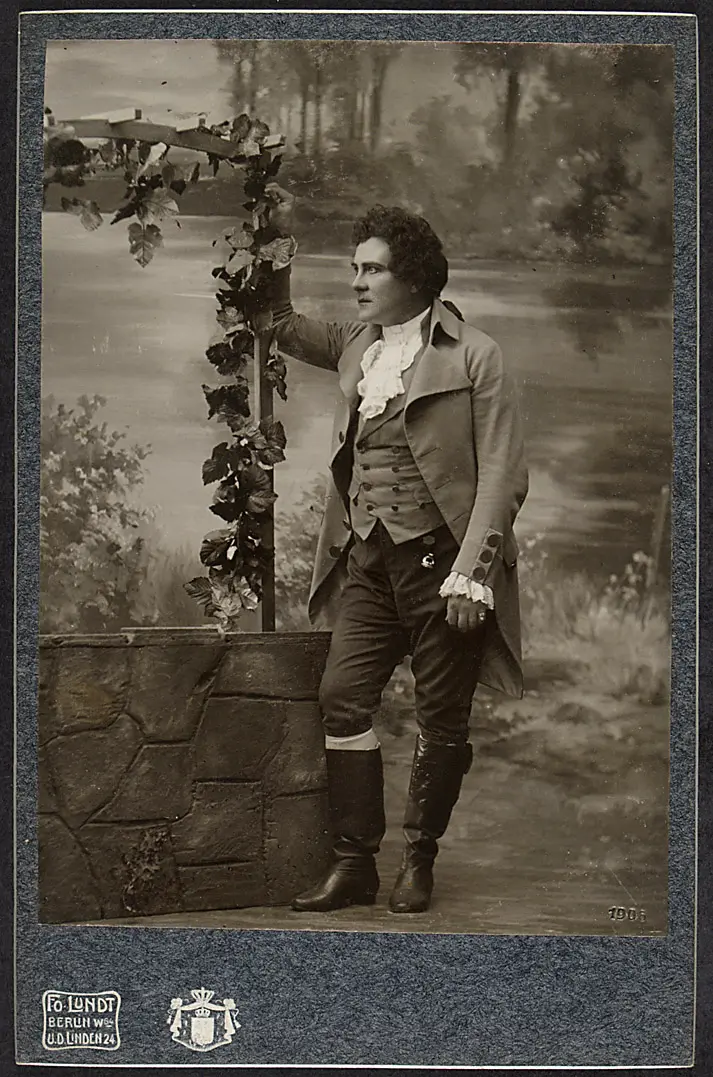 Franz Naval, Verweis auf Stücktitel: Werther