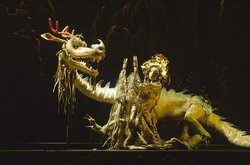 Drache, Verweis auf Stücktitel: Der Drachentöter