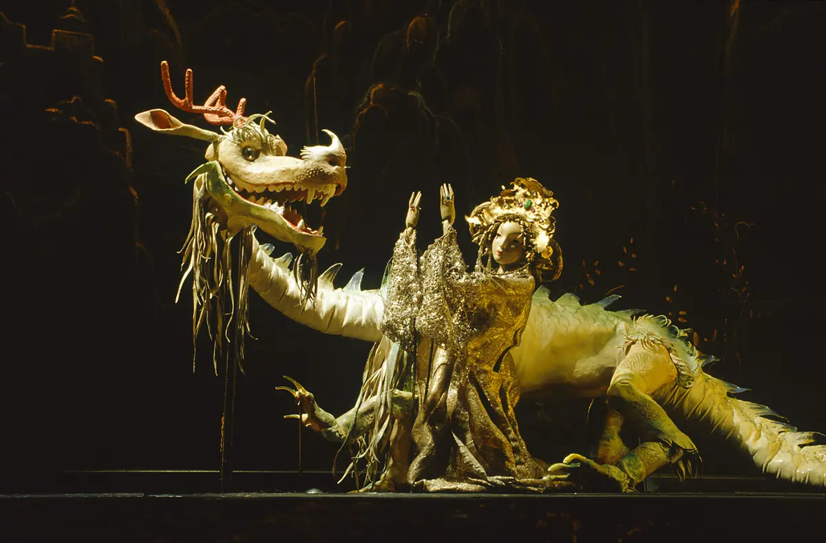 Drache, Verweis auf Stücktitel: Der Drachentöter