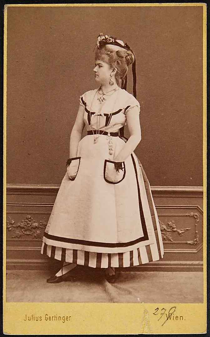 Hermine Meyerhoff, Verweis auf Stücktitel: La Fille de Madame Angot