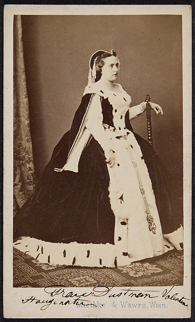 Louise Dustmann