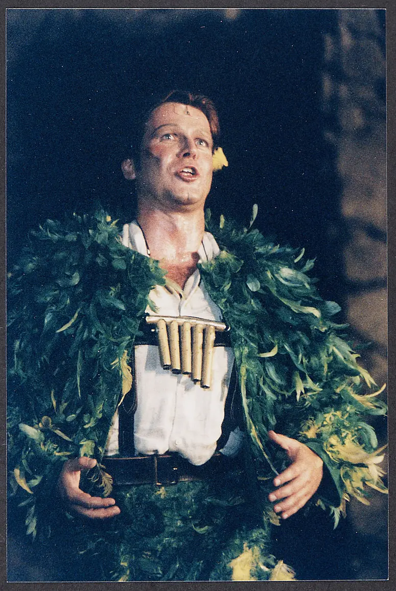 Sebastian Holecek, Verweis auf Stücktitel: Die Zauberflöte