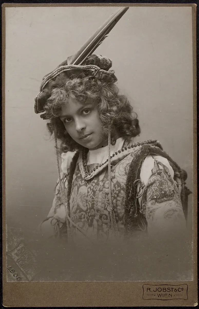 Tilly Kutschera, Verweis auf Stücktitel: Renaissance