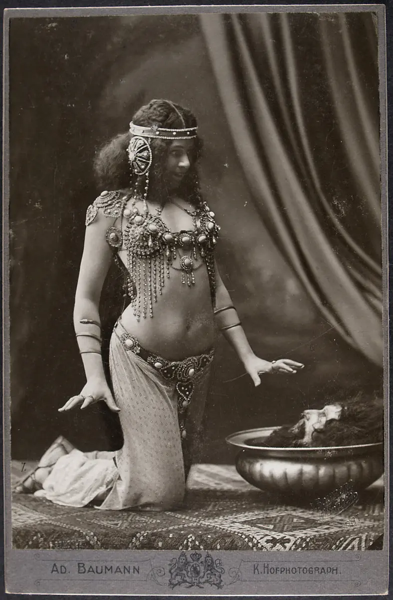 Thyra Larsen, Verweis auf Stücktitel: Salome