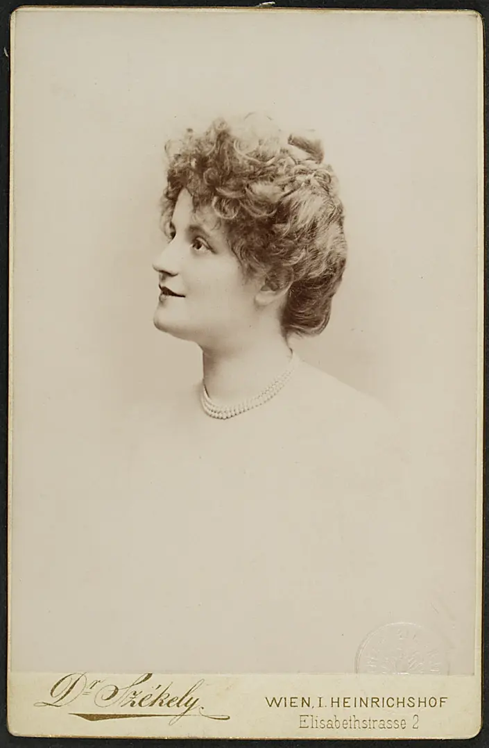 Annie Dirkens