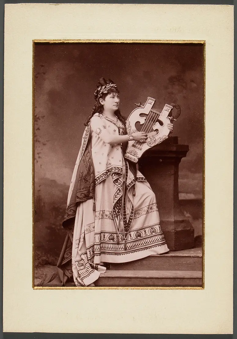 Charlotte Wolter, Verweis auf Stücktitel: Sappho