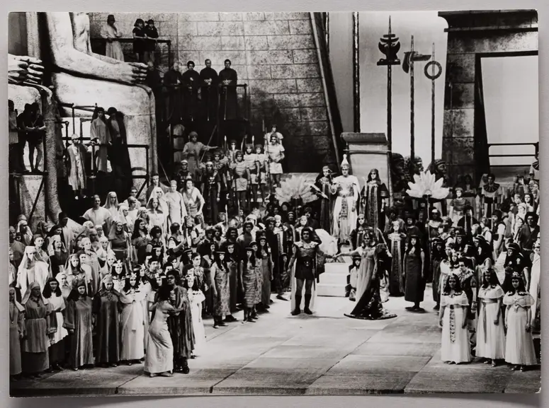 Plácido Domingo, Verweis auf Stücktitel: Aida