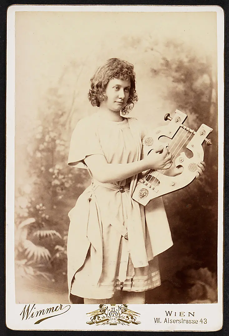 Anna Warnegg, Verweis auf Stücktitel: Orpheus und Eurydike