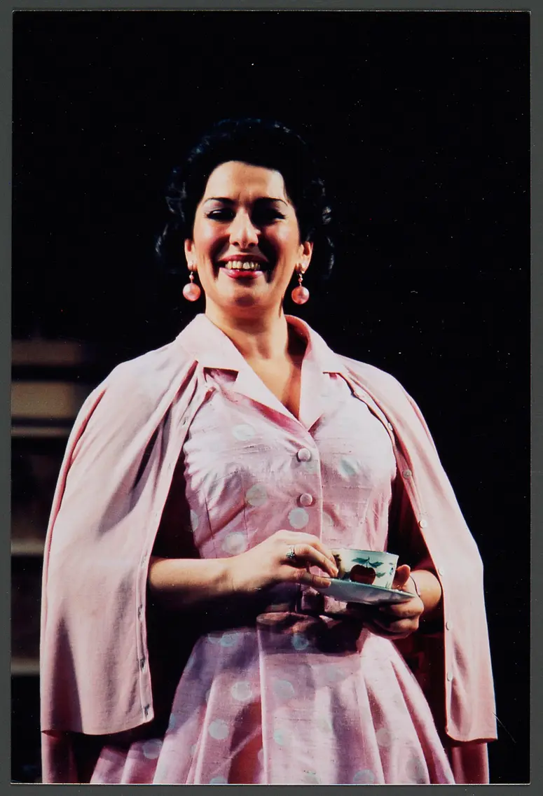 Althea-Maria Papoulias, Verweis auf Stücktitel: Falstaff
