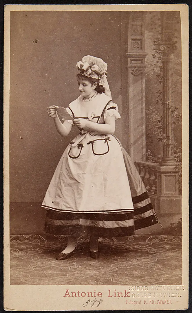Antonie Link, Verweis auf Stücktitel: La Fille de Madame Angot