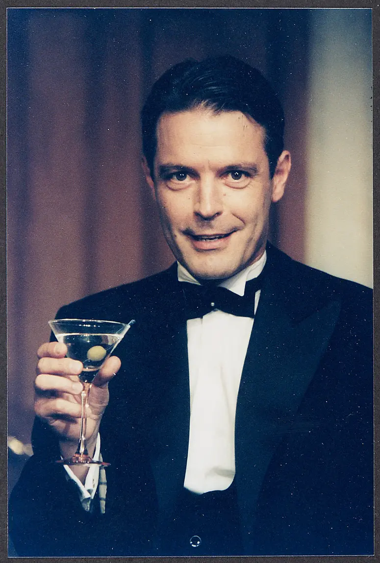Brian Hatfield, Verweis auf Stücktitel: The Blithe Spirit