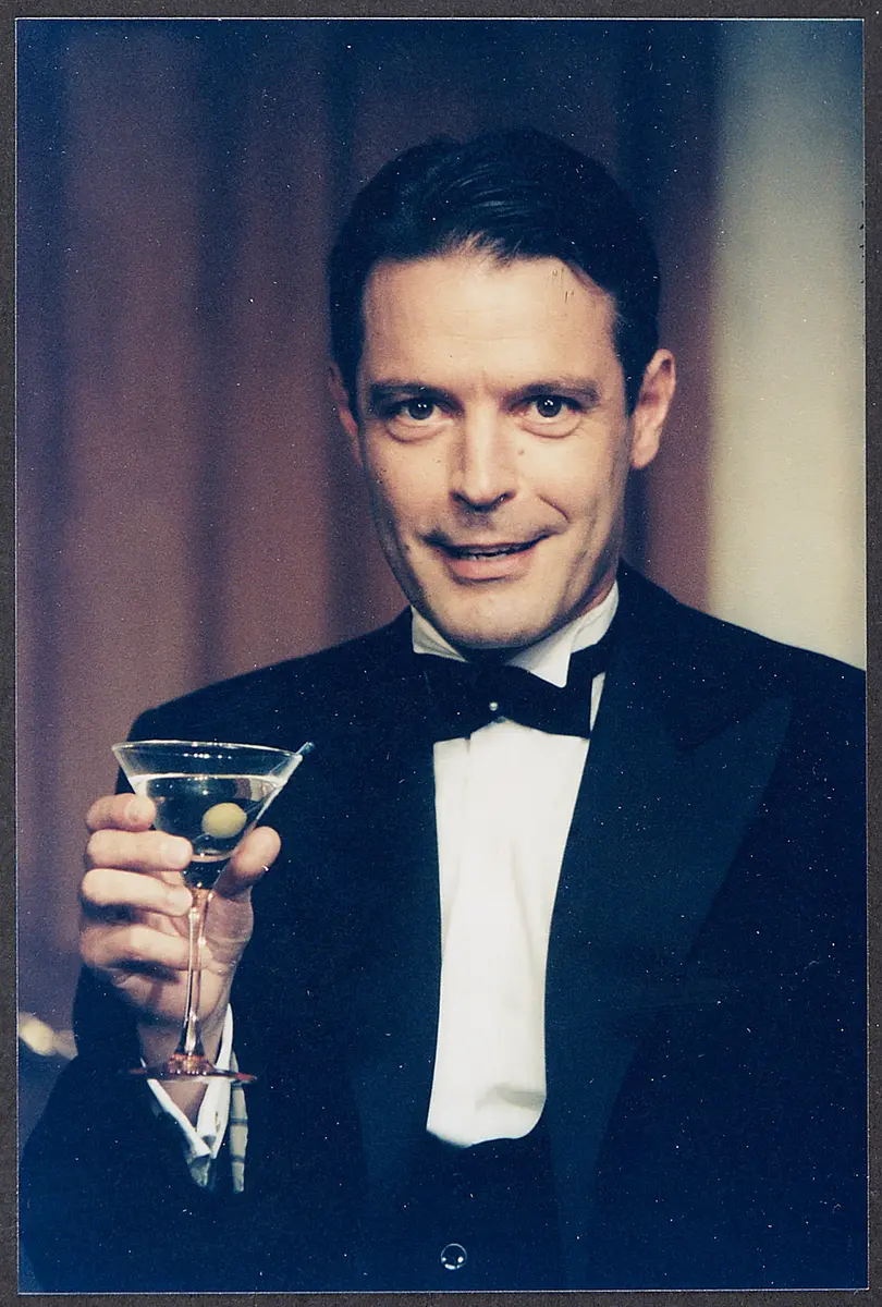 Brian Hatfield, Verweis auf Stücktitel: The Blithe Spirit