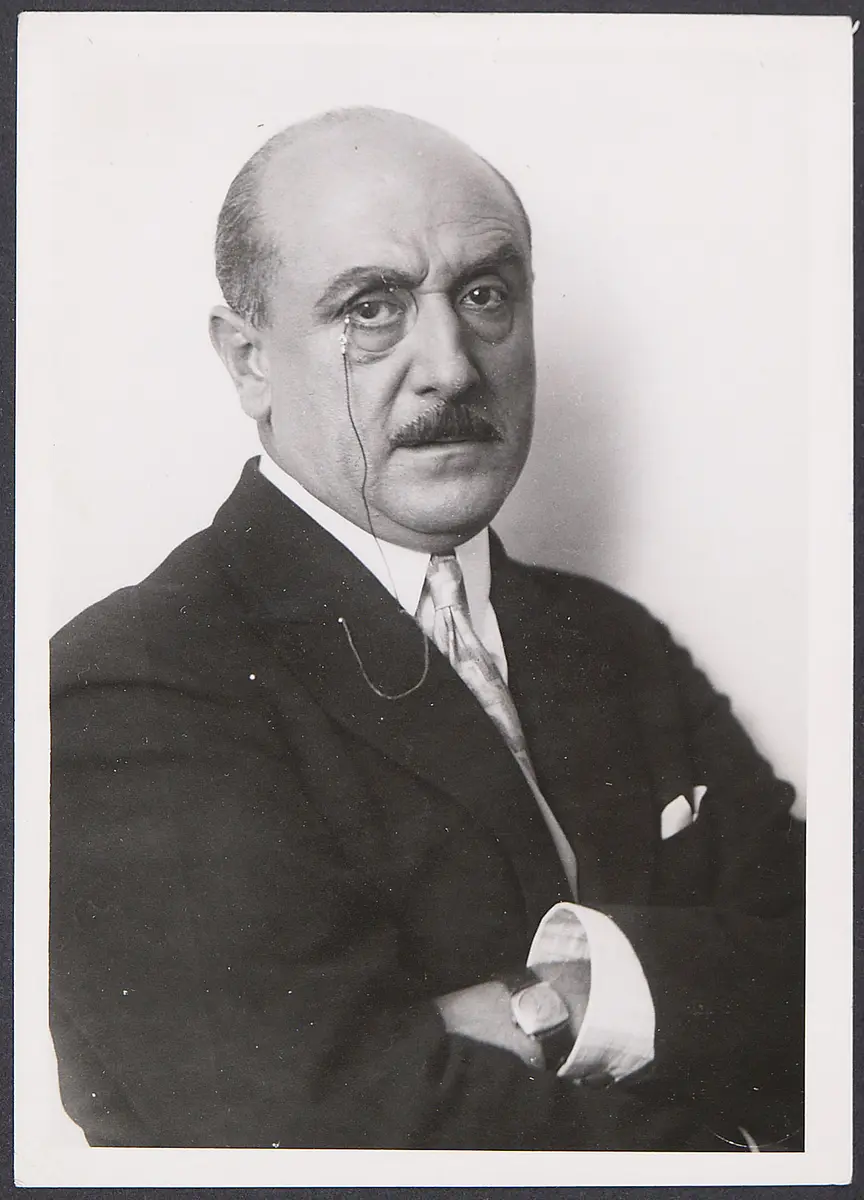 Herbert Hübner, Verweis auf Stücktitel: Bigamie