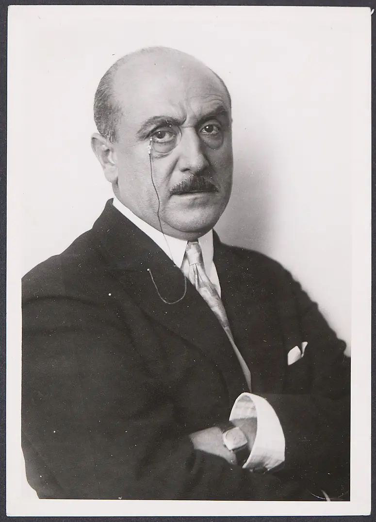 Herbert Hübner, Verweis auf Stücktitel: Bigamie