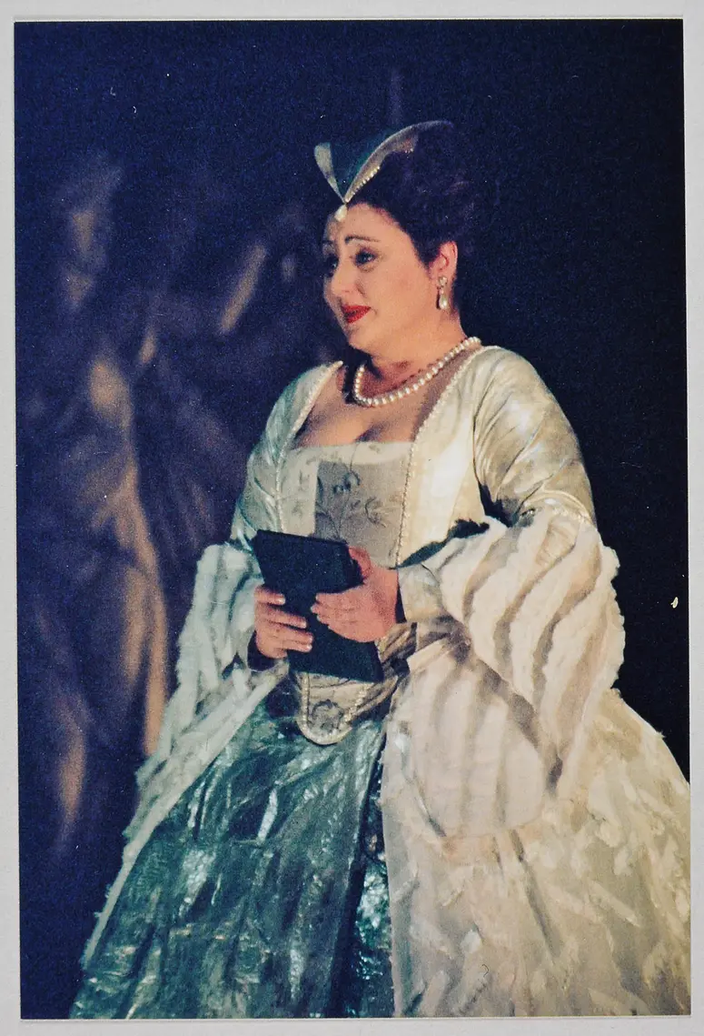 Enkelejda Shkosa, Verweis auf Stücktitel: Roberto Devereux