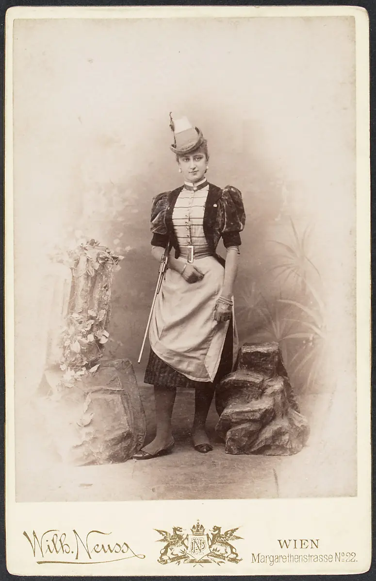 Gisela Schreitter, Verweis auf Stücktitel: Rouge et Noir