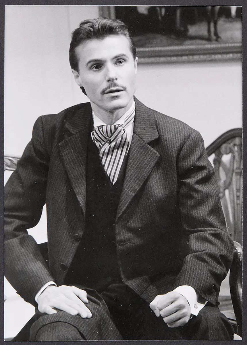 Mark Greenstreet, Verweis auf Stücktitel: An Ideal Husband