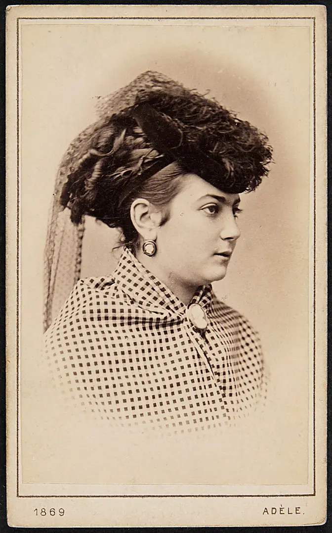 Elise Bach