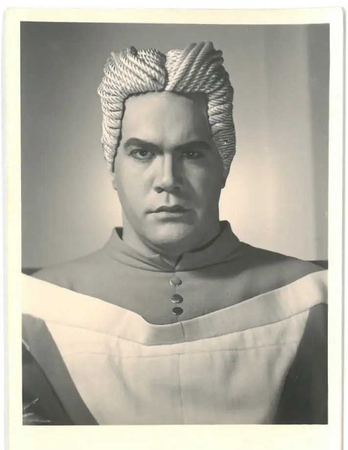 Luis Torrens, Verweis auf Stücktitel: Die Zauberflöte