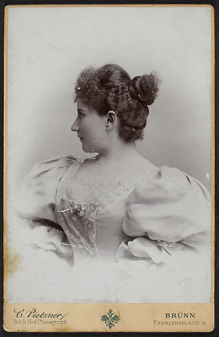 Louise Lingg