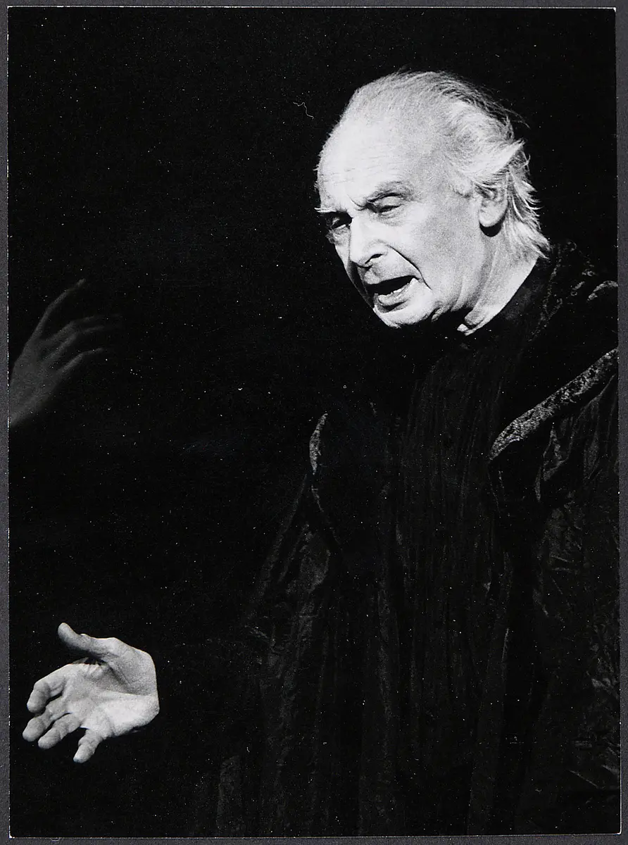 Paul Hoffmann, Verweis auf Stücktitel: Hamlet