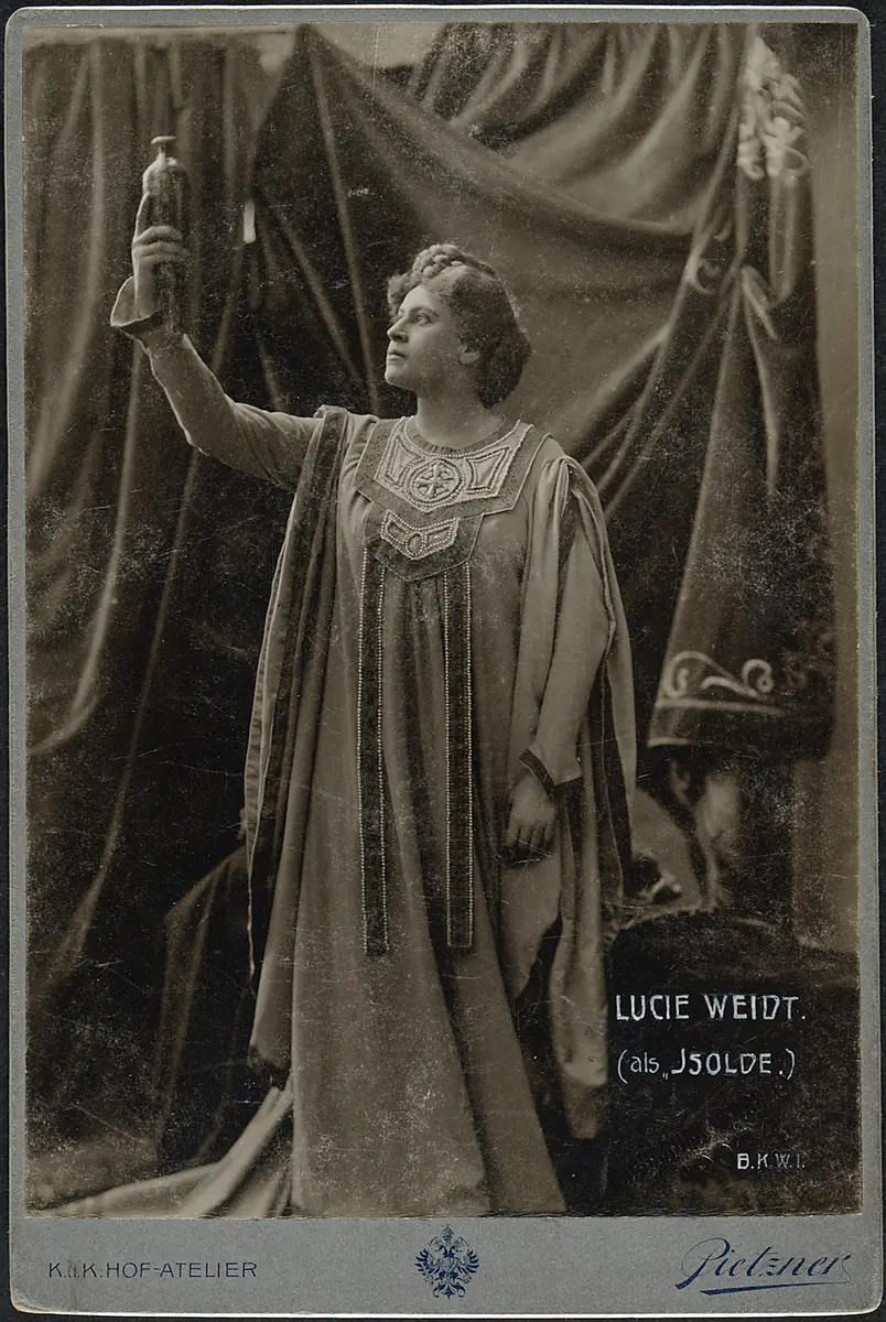Lucie Weidt, Verweis auf Stücktitel: Tristan und Isolde