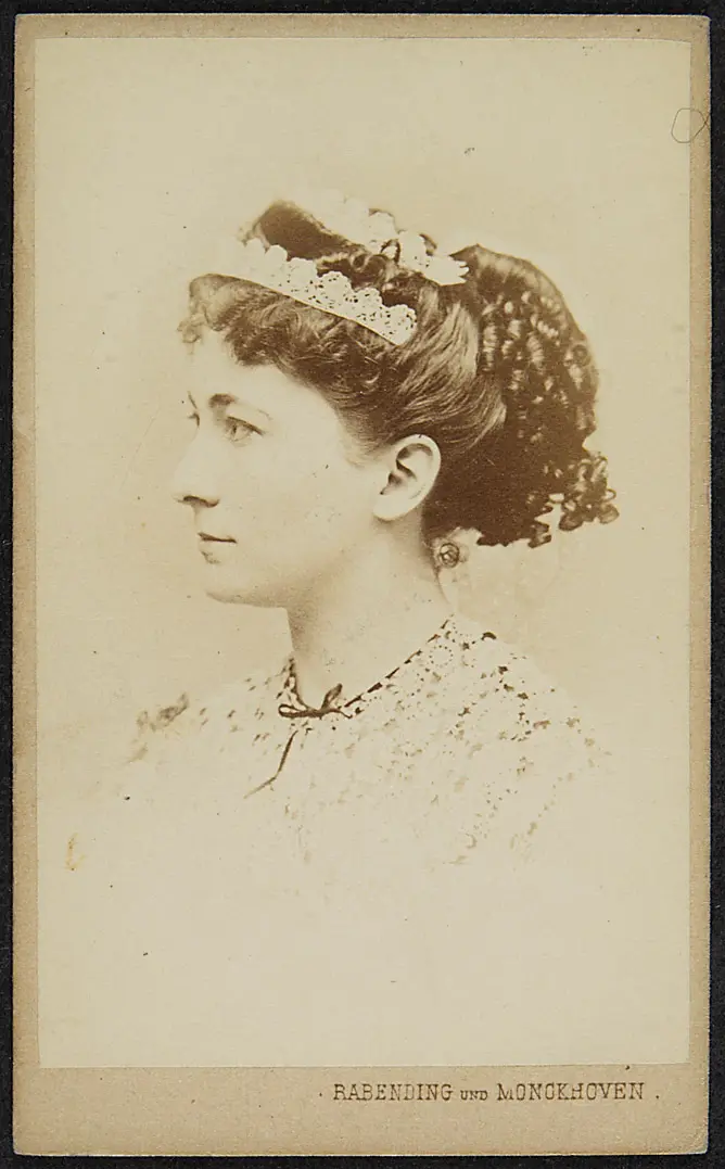 Charlotte Wolter