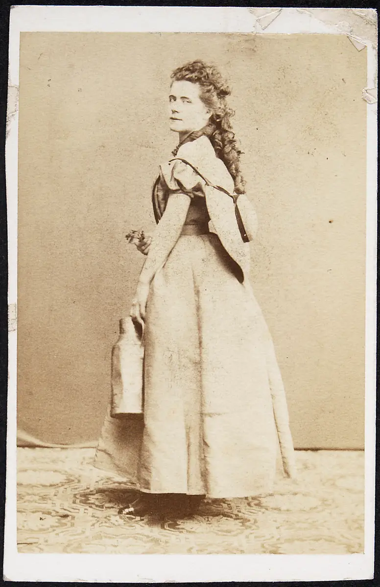 Karoline Seitler-Münzberg, Verweis auf Stücktitel: Aschenbrödel