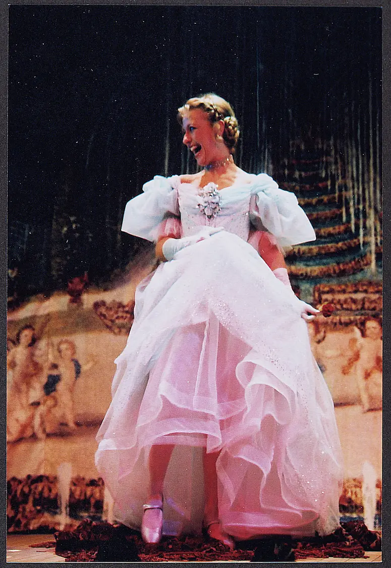 Stella Fürst, Verweis auf Stücktitel: Nagerl und Handschuh