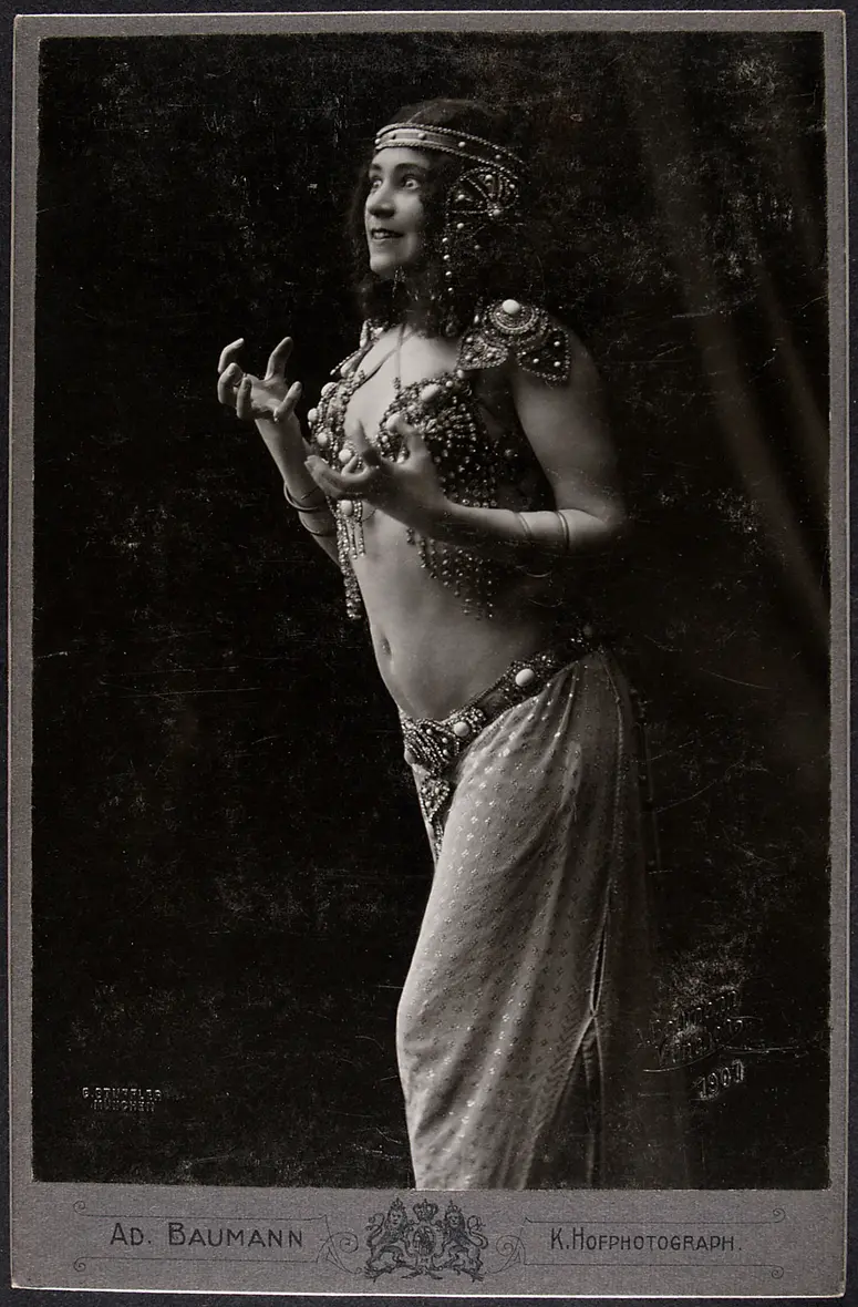 Thyra Larsen, Verweis auf Stücktitel: Salome