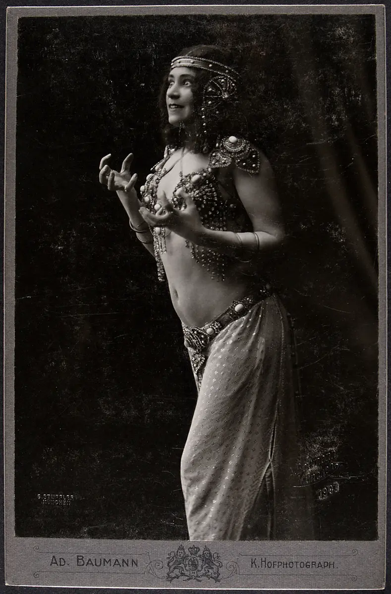 Thyra Larsen, Verweis auf Stücktitel: Salome