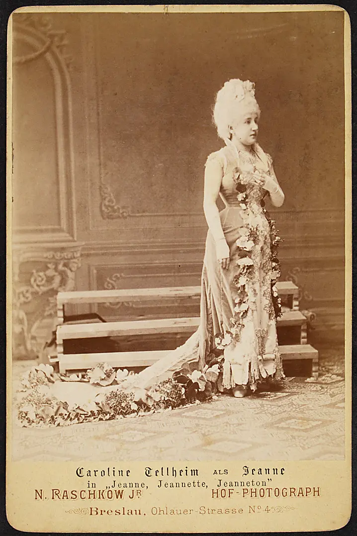 Caroline Tellheim, Verweis auf Stücktitel: Jeanne, Jeanette, Jeanneton