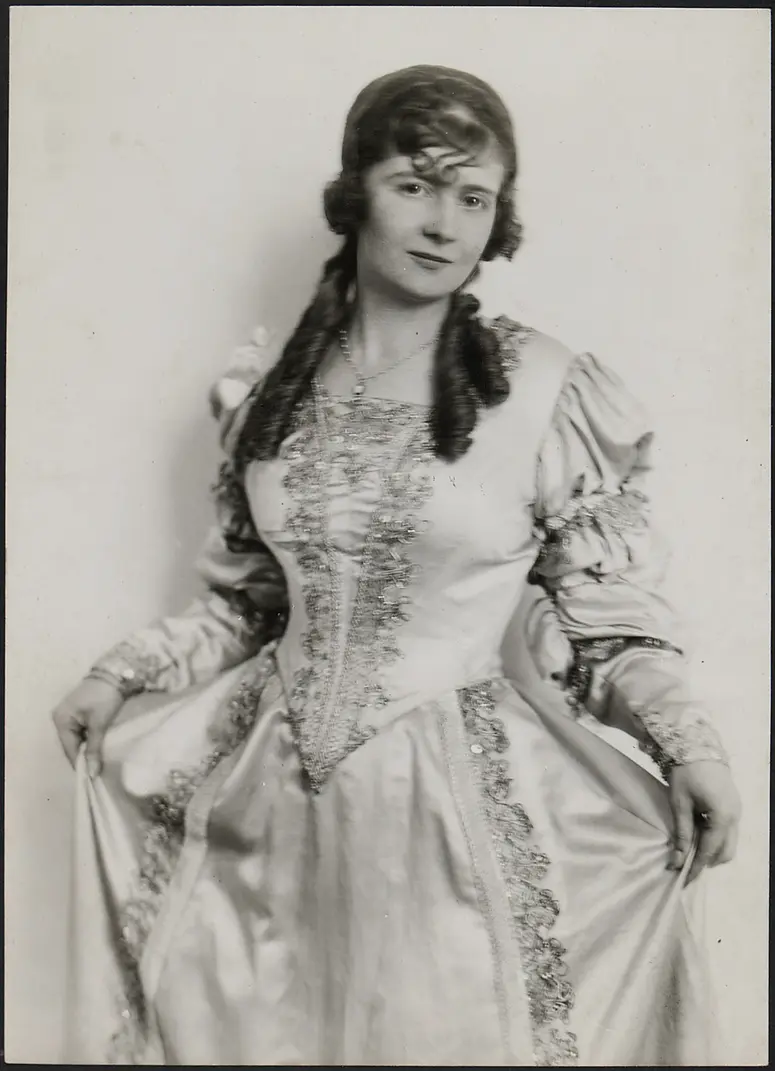 Helene Pola