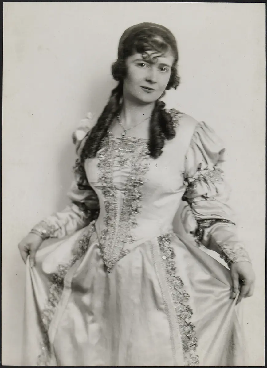 Helene Pola