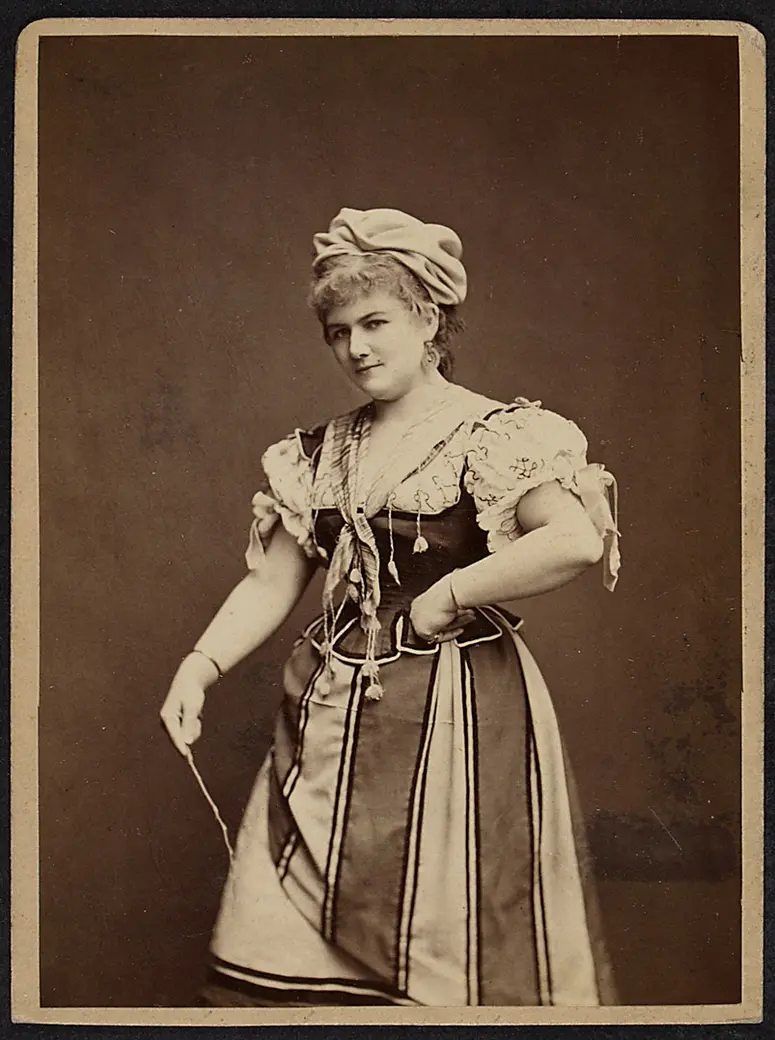 Hermine Meyerhoff, Verweis auf Stücktitel: Die Glocken von Corneville