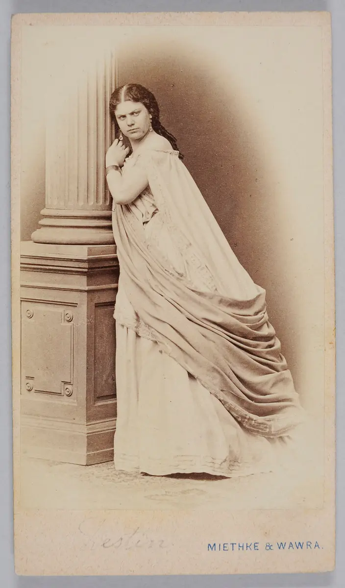Destinn, Marie