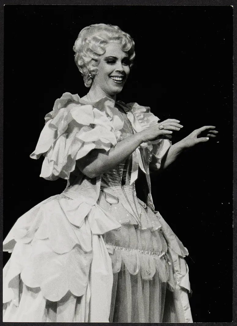 Elisabeth Kales, Verweis auf Stücktitel: Madame Pompadour