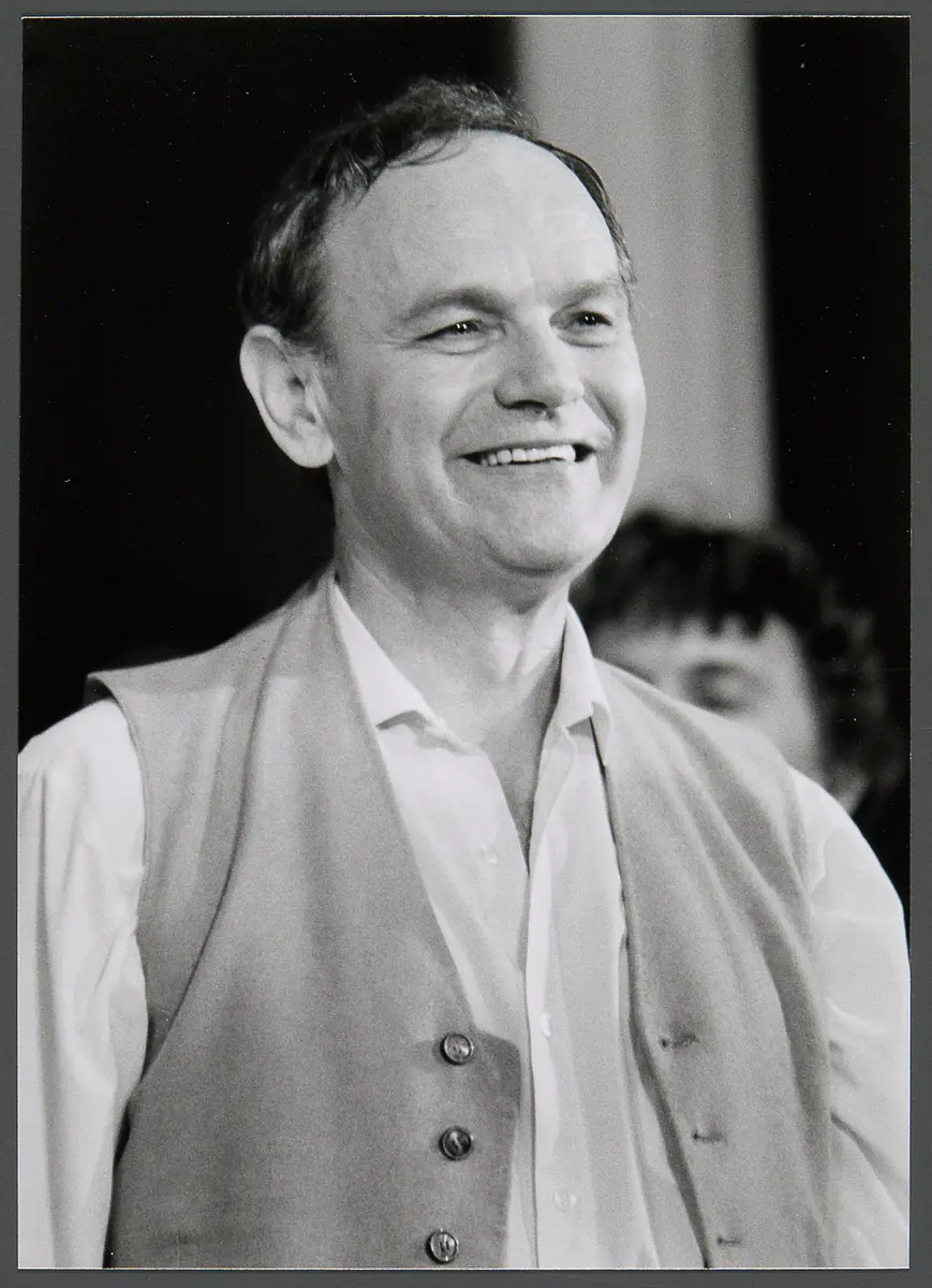 Sándor Németh, Verweis auf Stücktitel: Maske in blau