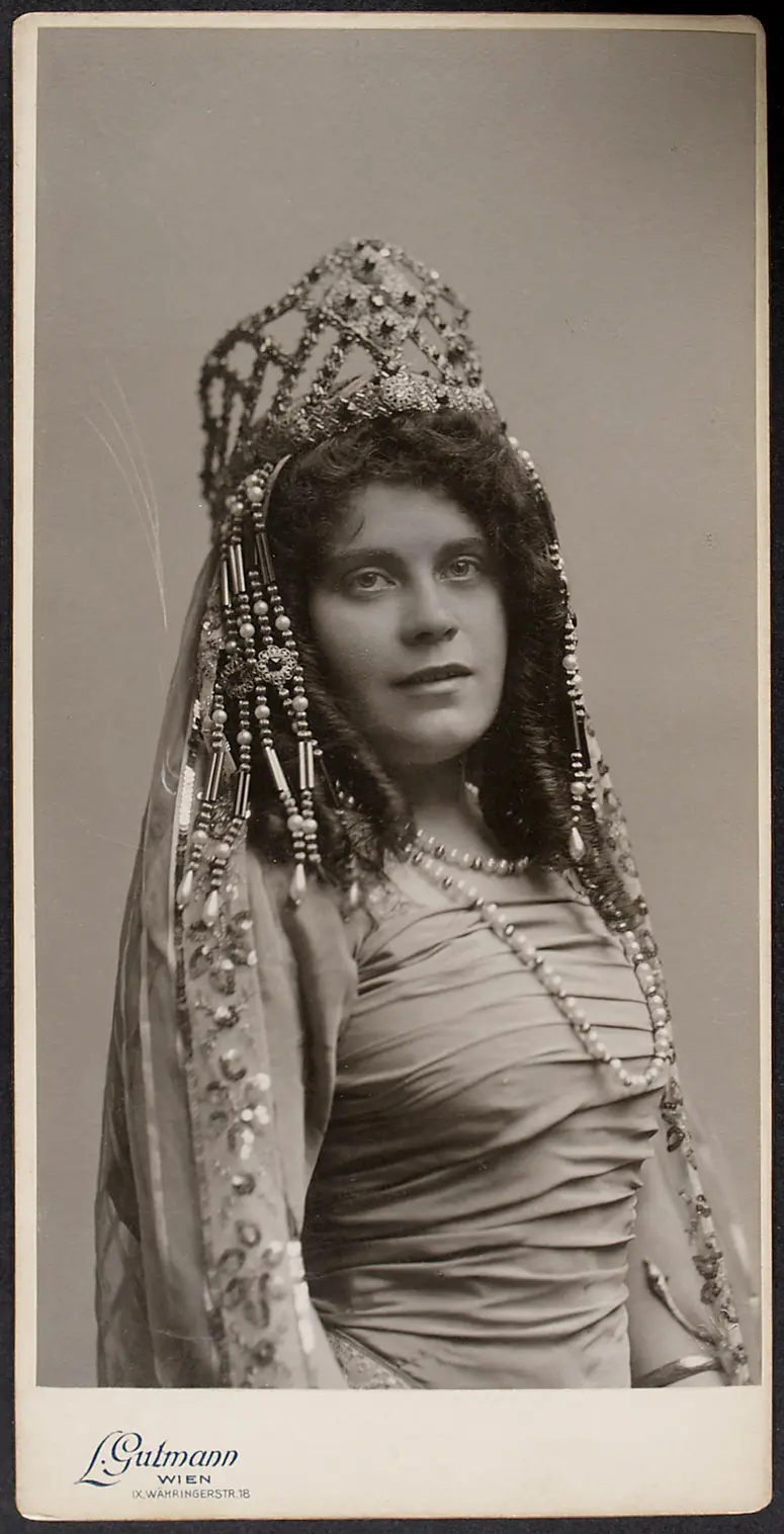 Annie Rosar